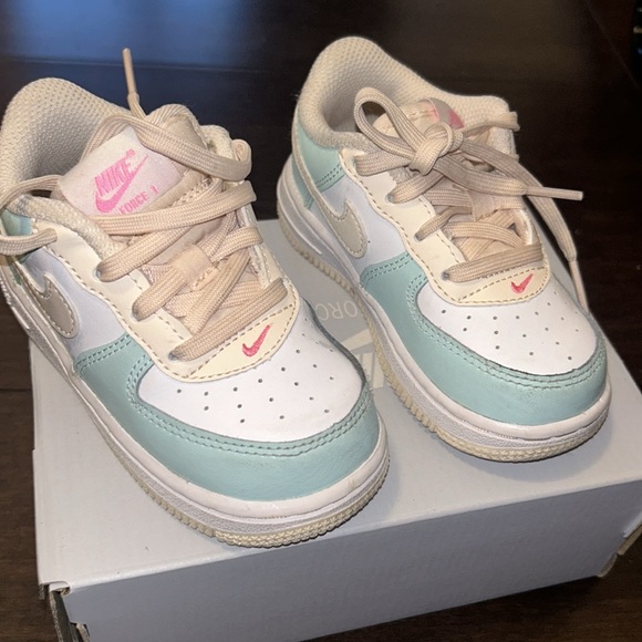 Little Girls Tiffany Blue & Cream Air Force 1 - Picture 2 of 5